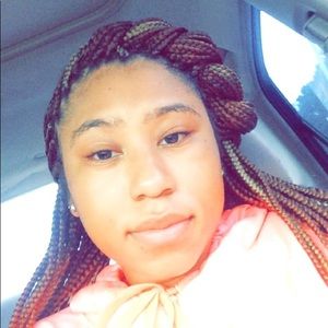 Meet your Posher, Kayla